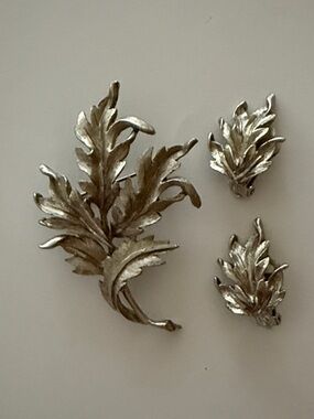 Vintage Silver Leaf Brooch and Earrings Set - Silver Tone